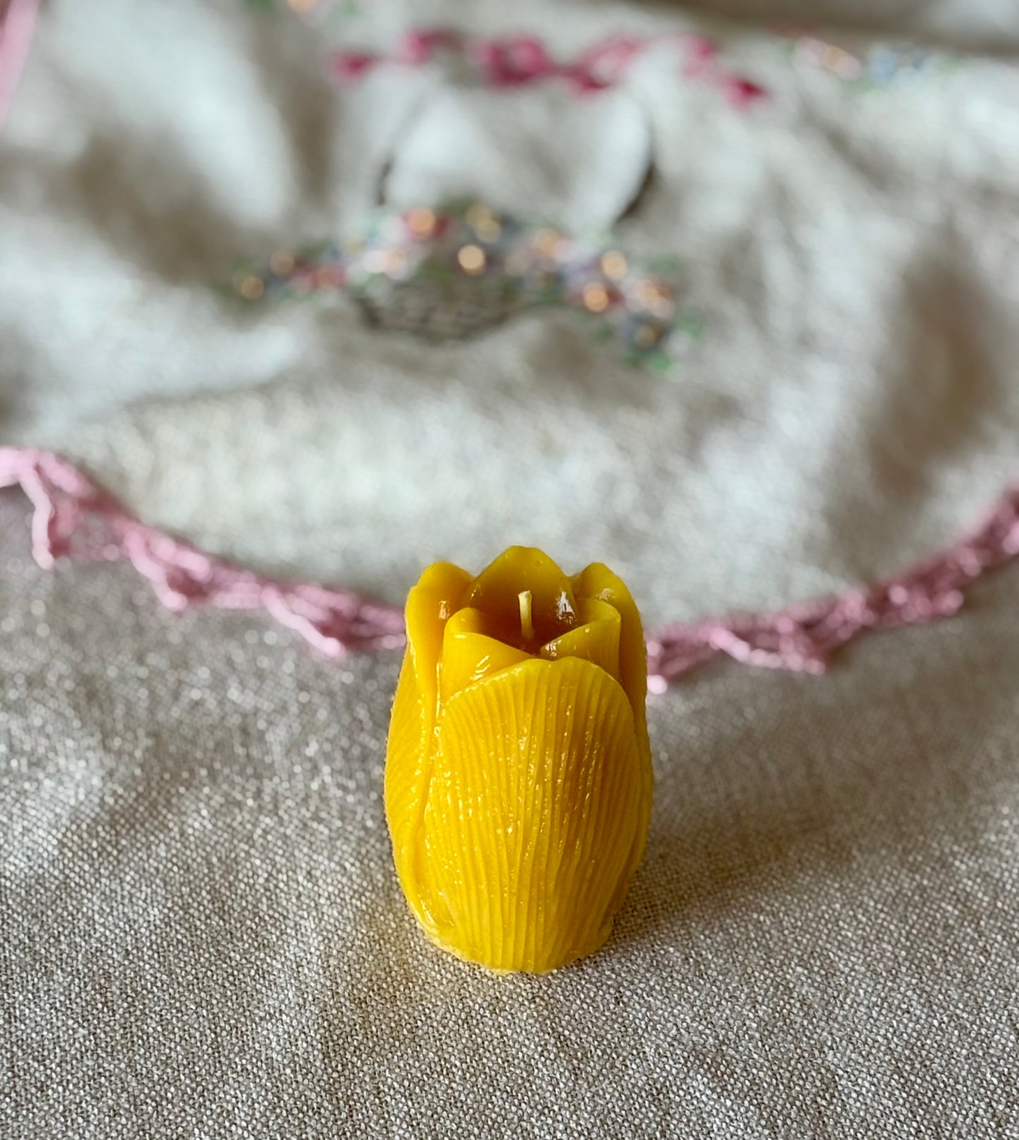 Tulip Beeswax Candle