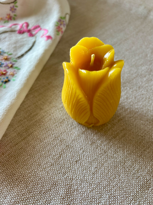 Tulip Beeswax Candle